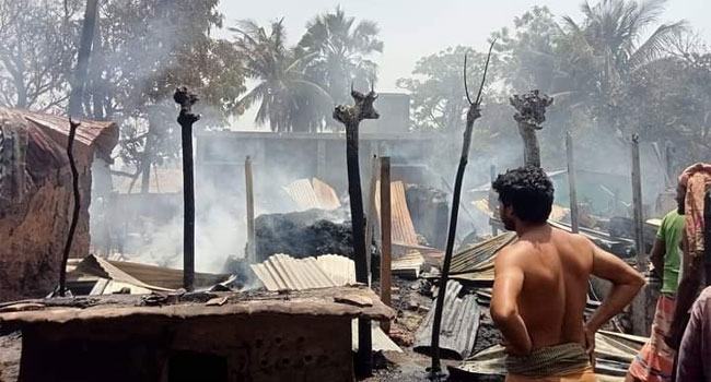 আলমডাঙ্গায় ভয়াবহ অগ্নিকাণ্ড নয়টি বাড়ি পুড়ে ছাই