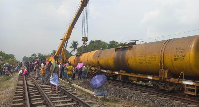 গাজীপুরে ট্রেন দুর্ঘটনার প্রায় ৩২ ঘণ্টা পর আপ লাইন চালু