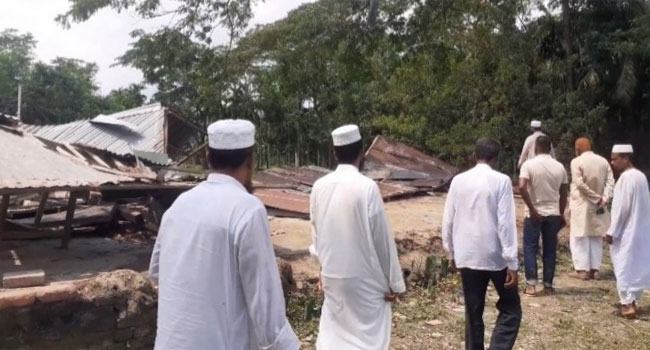 ঝড়ে পড়ে যাওয়া মাদরাসা ঘর এক মাসেও মেরামত হয়নি