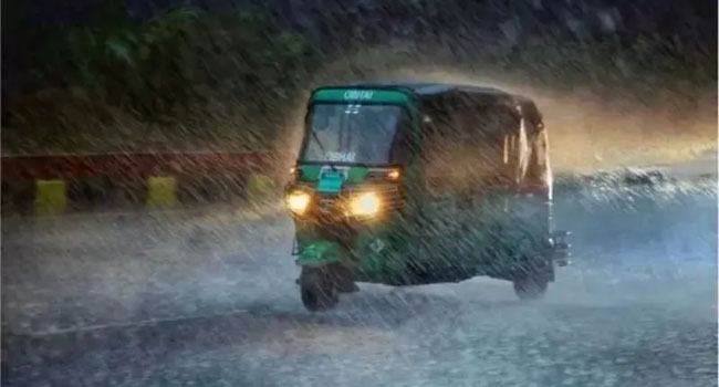 ঢাকায় বজ্রসহ শিলাবৃষ্টি