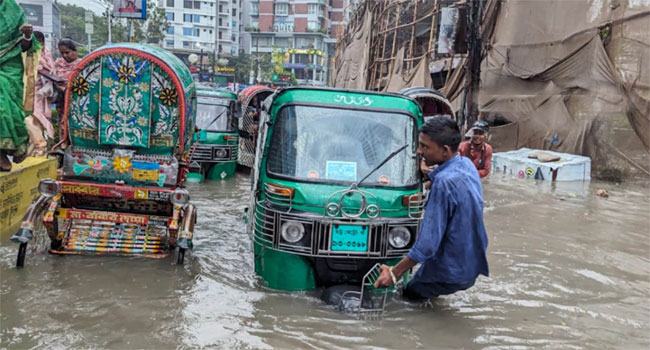 চট্টগ্রামে কালবৈশাখীর ছোবল, ৩ ঘণ্টার বৃষ্টিতে নিমজ্জিত বিস্তীর্ণ এলাকা