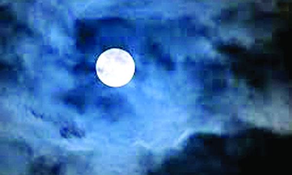 দিনে চাঁদের আলো দেখা যায় না কেন
