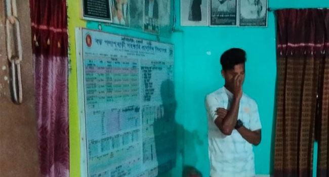 ঠাকুরগাঁওয়ে জাল ভোট দেয়ার সময় যুবক আটক