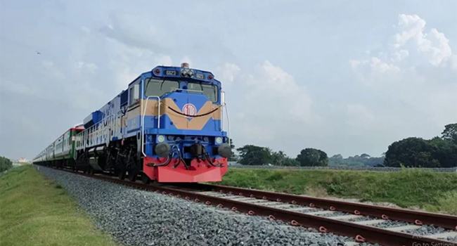 ৫ ঘণ্টা পর ঢাকার সাথে উত্তরবঙ্গের রেল যোগাযোগ স্বাভাবিক