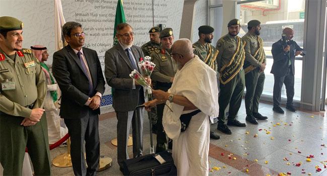 সৌদি আরবে পৌঁছেছে বাংলাদেশের প্রথম হজ ফ্লাইট