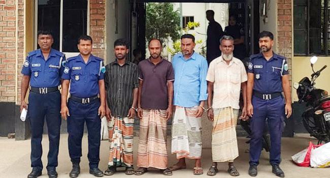 রাণীনগরে সাজাপ্রাপ্ত আসামিসহ গ্রেফতার ৪