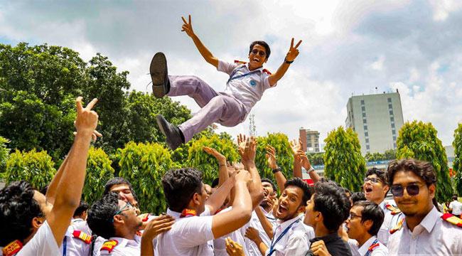 এসএসসি-সমমানের ফলাফলে চ্যাম্পিয়ন যশোর বোর্ড