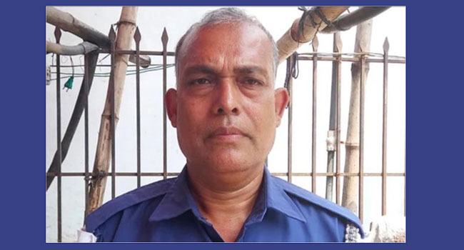 ৫৭ বছর বয়সে ট্রাফিক পুলিশের এসএসসি পাস