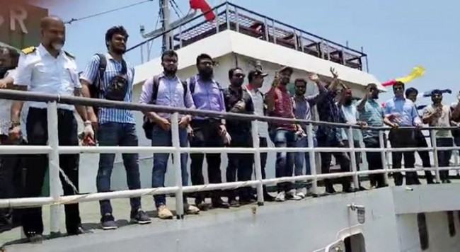 চট্টগ্রামের পথে এমভি আব্দুল্লাহর ২৩ নাবিক