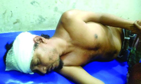 গৌরনদীতে জেলা ছাত্রদলের সহ সভাপতিকে কুপিয়েছে ছাত্রলীগ