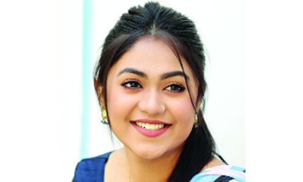 ‘বউয়ের আবদার’-এ মুগ্ধতা ছড়ালেন অলংকার