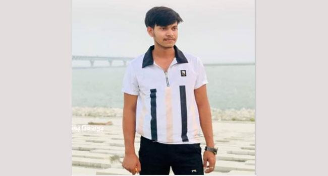 নির্বাচনী শোভাযাত্রায় মোটরসাইকেল থেকে ছিটকে পড়ে যুবক নিহত