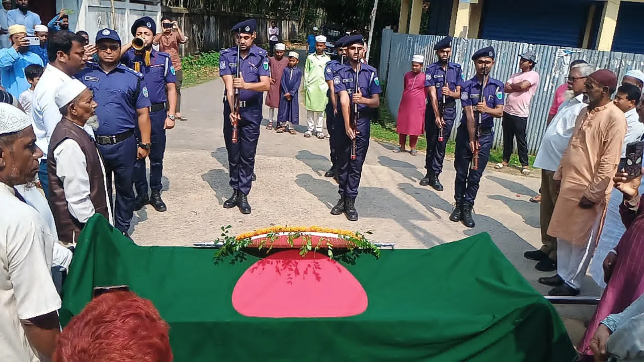 কমলগঞ্জে বীর মুক্তিযোদ্ধাকে রাষ্ট্রীয় মর্যাদায় দাফন