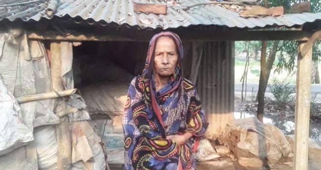 ভালুকায় বৃদ্ধা সামর্থ বানুর মানবেতর জীবনযাপন