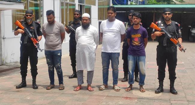 কক্সবাজারে মেরিন ড্রাইভে ৭ লাখ পিস ইয়াবাসহ গ্রেফতার ৪