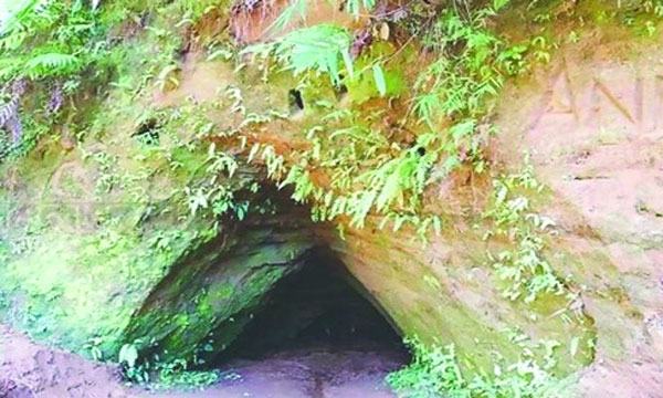 উখিয়ার কানা রাজার গুহা