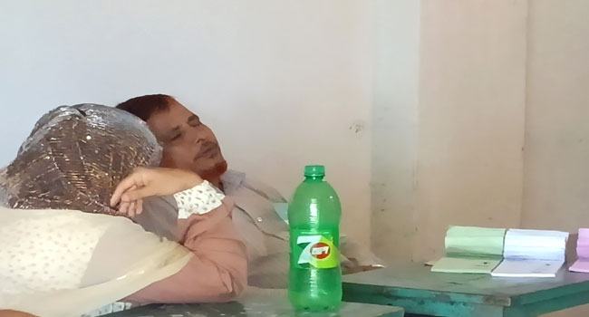 ভোটার নেই, ঘুমাচ্ছেন সহকারী প্রিজাইডিং অফিসার