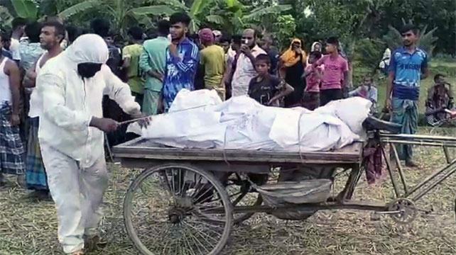 শিয়ালের টানাহেঁচড়া দেখে মাটি খুঁড়ে পাওয়া গেল এক নারী ও দুই শিশুর লাশ