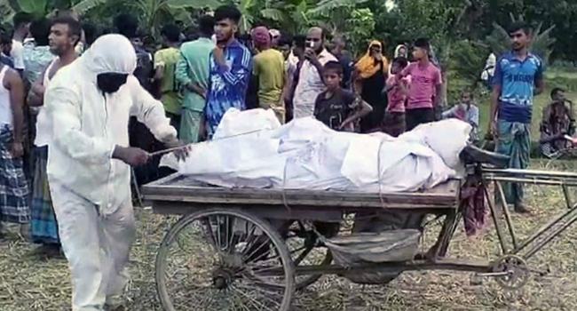স্ত্রী ও ২ ছেলেকে হত্যা করে নির্জনস্থানে মাটিচাপা দিয়ে রাখেন হোসেন
