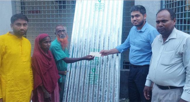 নয়া দিগন্তে সংবাদ প্রকাশের পর সহায়তা পেল রহিদুলের পরিবার