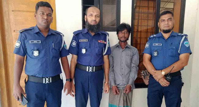বাবা মাদকাসক্ত ছেলেকে তুলে দিলেন নির্বাহী অফিসারের হাতে