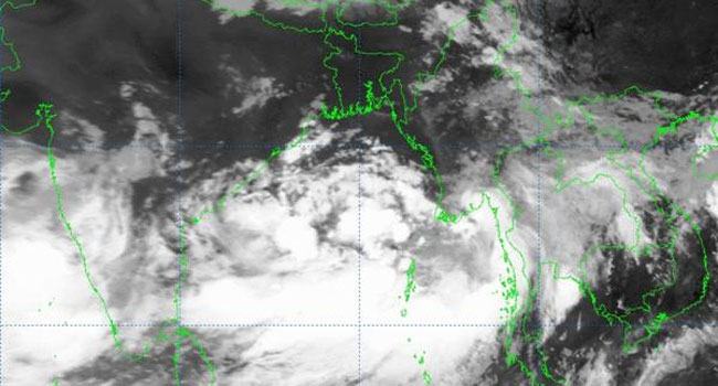 বাংলাদেশের দিকেই এগোচ্ছে নিম্নচাপটি, ঘূর্ণিঝড়ে রূপ নিতে পারে কাল