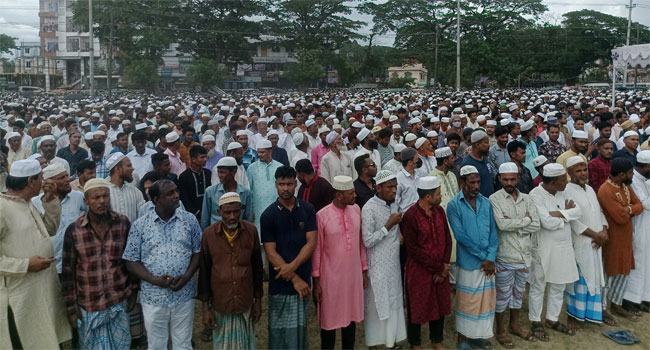 উখিয়ায় অধ্যক্ষ হামিদুল হকের জানাজায় মানুষের ঢল