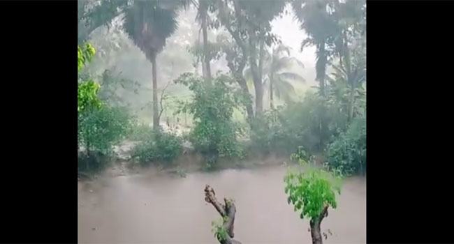নিম্নচাপের প্রভাবে চট্টগ্রামে বৃষ্টি শুরু, অব্যাহত থাকতে পারে সোমবার পর্যন্ত