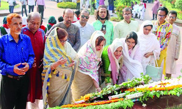 কবি নজরুলের জন্মদিনে সাধারণ ছুটি ঘোষণার দাবি