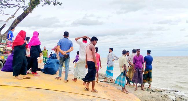 ঘূর্ণিঝড় রেমালের প্রভাবে হাতিয়ার সাথে নৌ-যোগাযোগ বন্ধ
