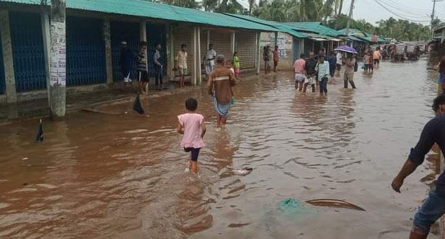 কক্সবাজারে রেমালের প্রভাব : উচ্চ জোয়ারে ১০টি গ্রাম প্লাবিত