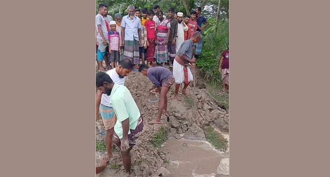ঘূর্ণিঝড় রেমাল : গলাচিপায় বেড়িবাঁধ ভেঙে গ্রাম প্লাবিত