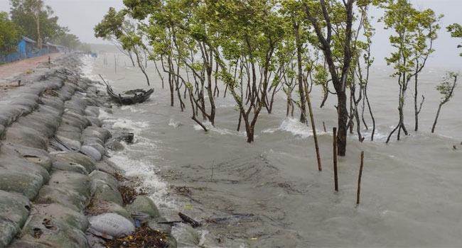 ঘূর্ণিঝড় রেমাল : উত্তাল সাতক্ষীরার উপকূলের নদ-নদী