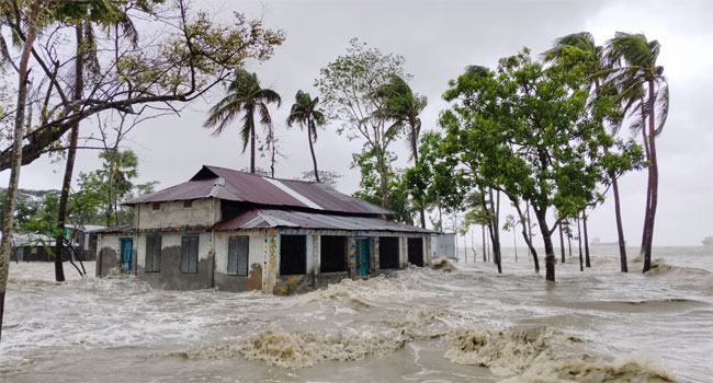 হাতিয়ায় রেমালের প্রভাবে নিম্নাঞ্চল জোয়ারে প্লাবিত