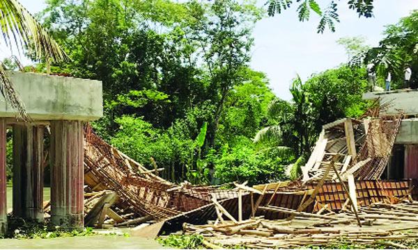 ভেঙে গেল সাড়ে ৪ কোটি টাকার সেতুর সেন্টারিং