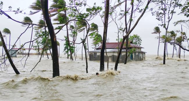 হাতিয়ায় ১৪ গ্রাম প্লাবিত, পানিবন্দী হাজারো মানুষ