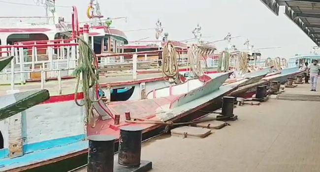 দৌলতদিয়া-পাটুরিয়া নৌ-রুটে সকল নৌ-যান বন্ধ