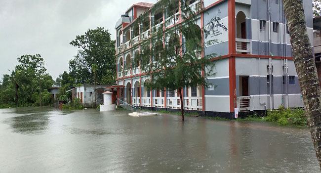 রেমালের প্রভাবে প্লাবিত পিরোজপুরের বেশিভাগ এলাকা, রয়েছে বিদ্যুৎ বিচ্ছিন্ন