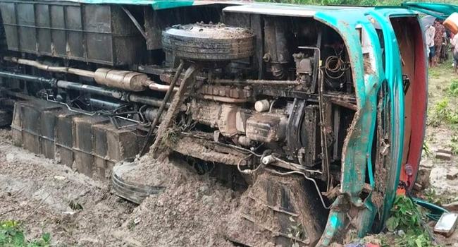 যশোরে ৪০ যাত্রী নিয়ে উল্টে গেল বাস, নিহত ২