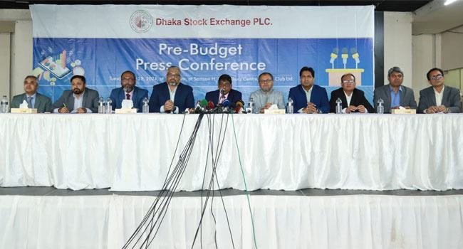 সঙ্কটময় পুঁজিবাজারে নতুন করের বোঝা না চাপানোর অনুরোধ ডিএসই’র