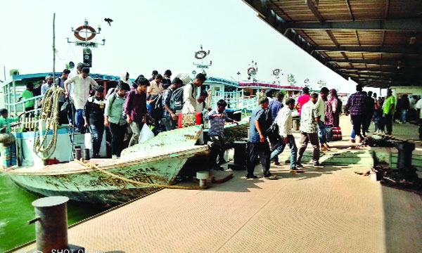 দৌলতদিয়া-পাটুরিয়া নৌরুটে লঞ্চ ও ফেরি চলাচল শুরু