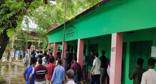 চট্টগ্রামের পটিয়ায় ব্যালট পেপার ছিনতাই, ভোটগ্রহণ বন্ধ