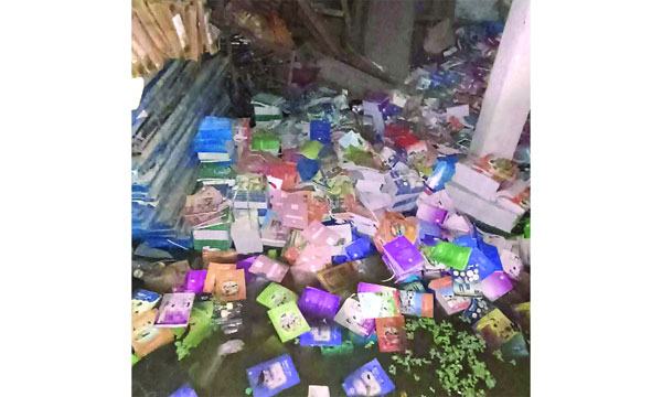 দশমিনায় পানিতে ভাসছে বিদ্যালয়ের বই