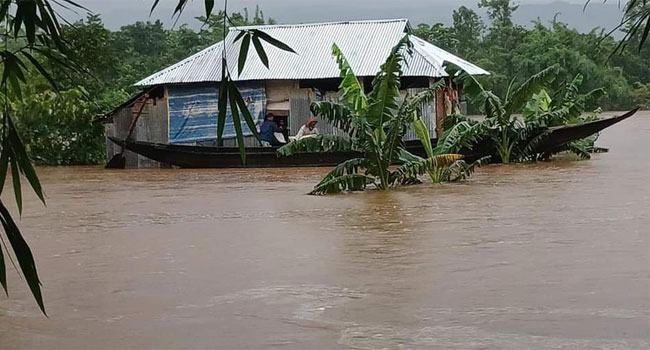 জৈন্তাপুরে বন্যা : অবশেষে উদ্ধার হলেন সাজন ও তার পরিবার