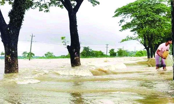 উজানের পানিতে বন্দী জৈন্তাপুরের ২ ইউনিয়নের মানুষ