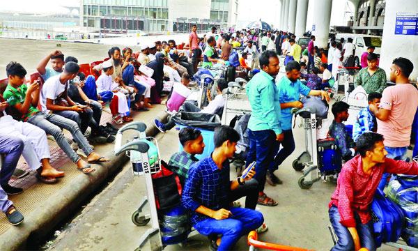 ৫ লাখ টাকা খরচেও মালয়েশিয়া যেতে পারেননি ৩১ হাজার শ্রমিক