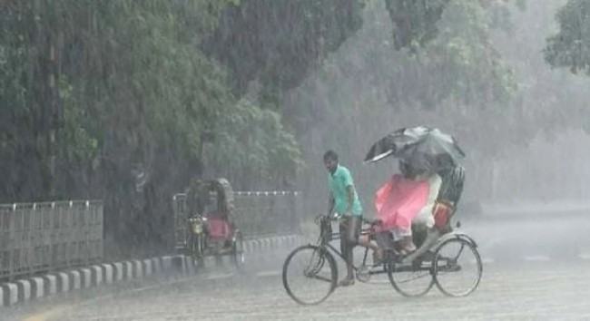 অস্বস্তিকর গরমে বৃষ্টির আভাস