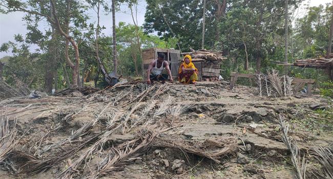 রেমালে নিঃস্ব রুনু-আলাউদ্দিনরা, চোখের পানিই এখন আকুতি!