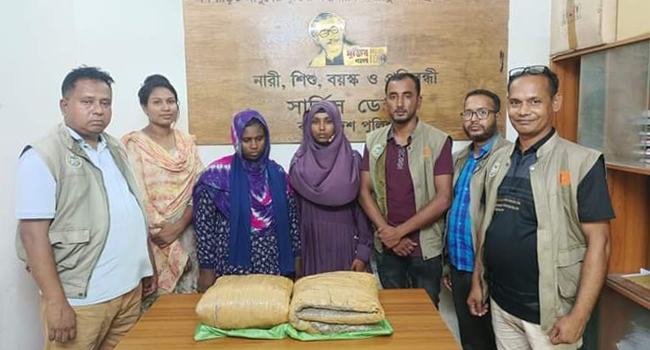 বাকেরগঞ্জে গাজাসহ গ্রেফতার ২ নারী