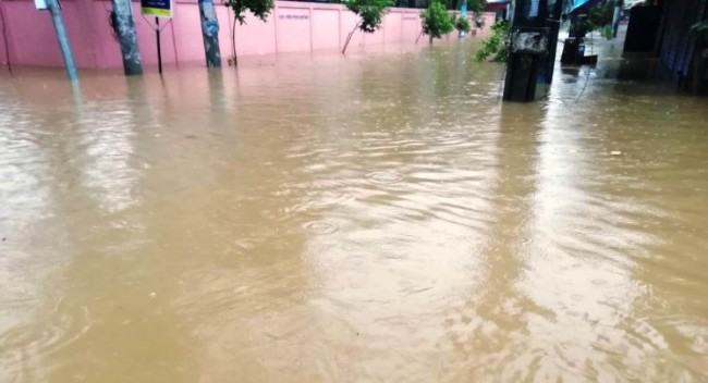 টানা ৭ ঘণ্টার বৃষ্টিতে সিলেট নগরীর বাড়ি-হাপাতালে পানি, নির্ঘুম রাত